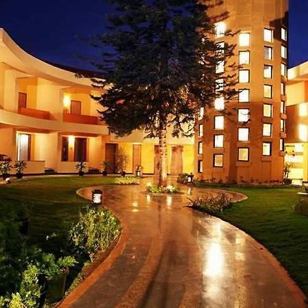 Hotel Sahil Sarovar Portico Lonavla Zewnętrze zdjęcie