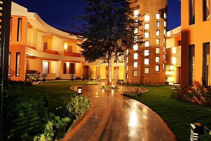 Hotel Sahil Sarovar Portico Lonavla Zewnętrze zdjęcie